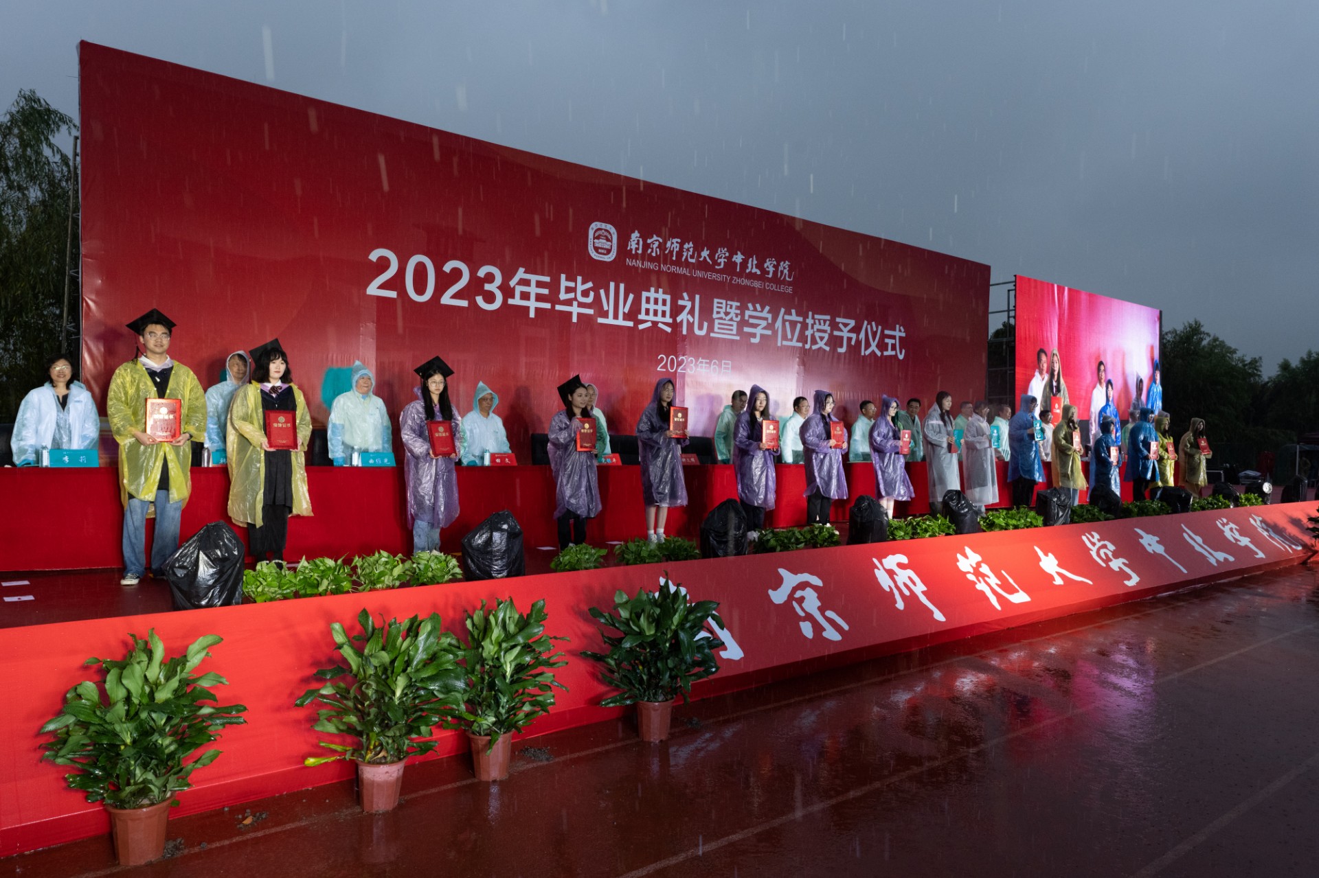 _72T0894_01.JPG